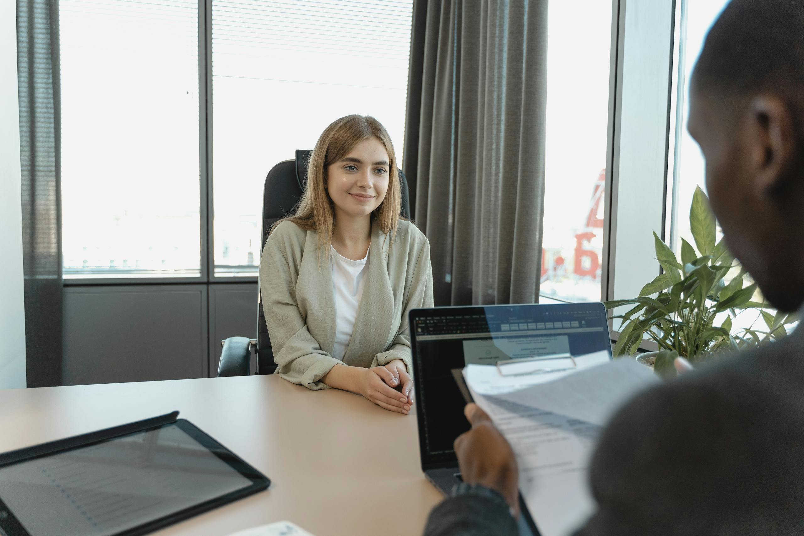 headhunter IT Candidate having an Interview