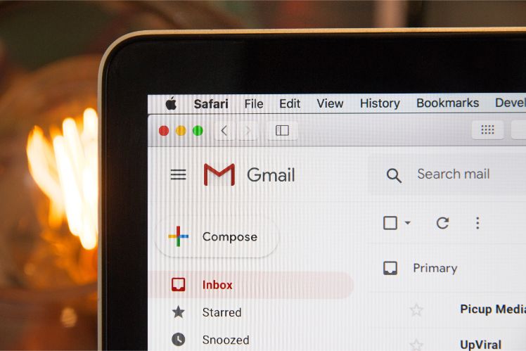 interface gmail sur ecran ordinateur